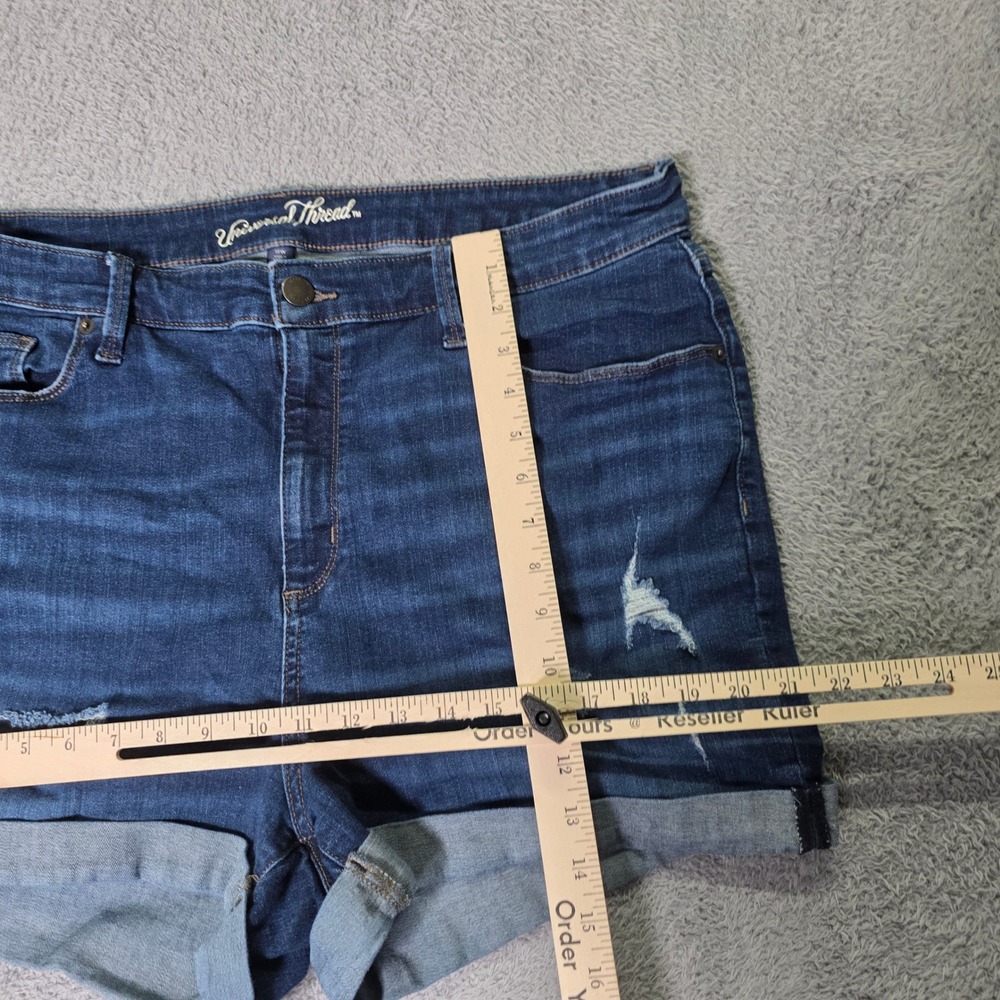 Universal Thread Women 18W Midi Shorts Dark Wash Distressed Cuffed High Rise - Picture 3 of 9